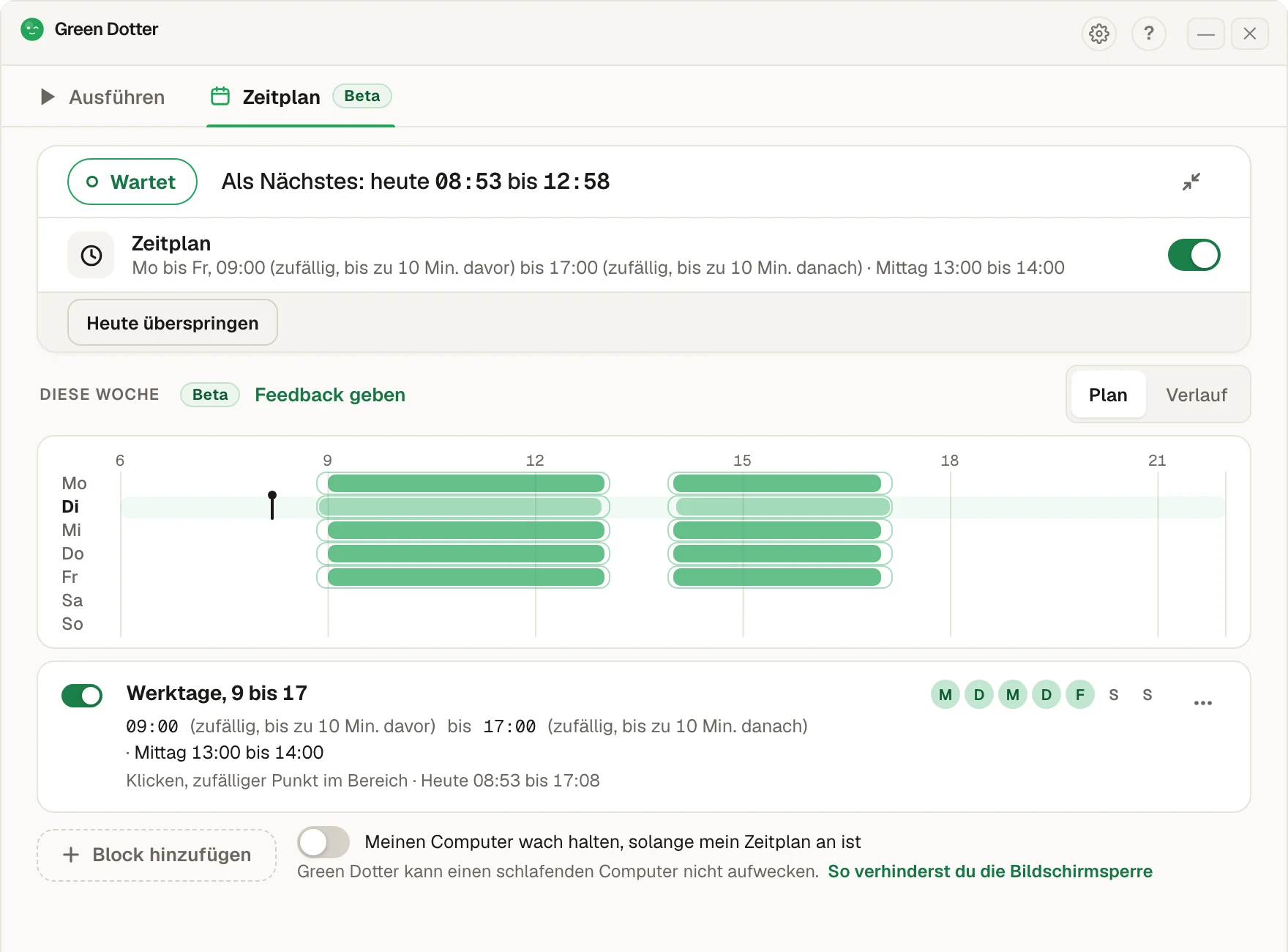 Der Tab „Zeitplan“ von Green Dotter. Status „Wartet“, nächster Lauf heute 08:53 bis 12:58 Uhr. Ein Zeitplan von Montag bis Freitag, 009:00 bis 17:00 Uhr, mit zufälligem Start bis zu 10 Minuten früher und zufälligem Ende bis zu 10 Minuten später, Mittagspause 13 bis 14 Uhr. Darunter ein Wochenstreifen mit grünen Balken an jedem Werktag und einer Lücke zur Mittagszeit.